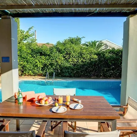Villa Sleeps 8 Pool Air Con Wifi Kalámi
