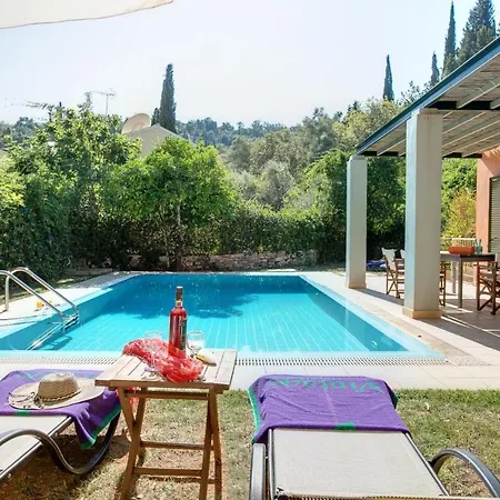 Sleeps 8 Pool Air Con Wifi