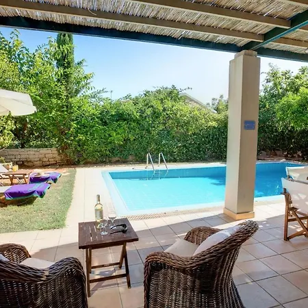 Sleeps 8 Pool Air Con Wifi *