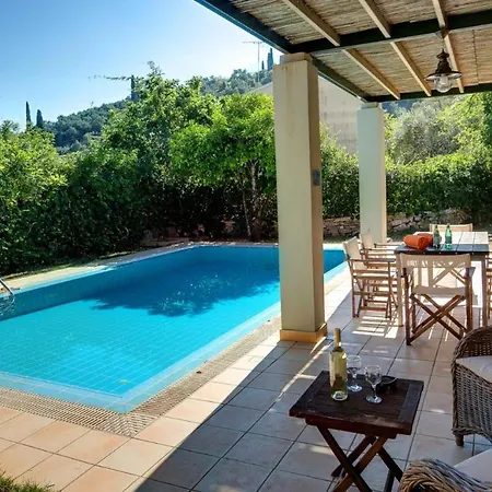Villa Sleeps 8 Pool Air Con Wifi